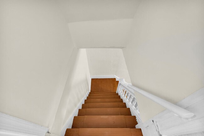 Building Photo - 210 1/2 Peach Street