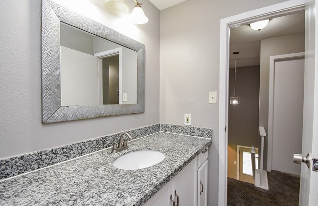 Building Photo - 2110 Hilton Head Dr