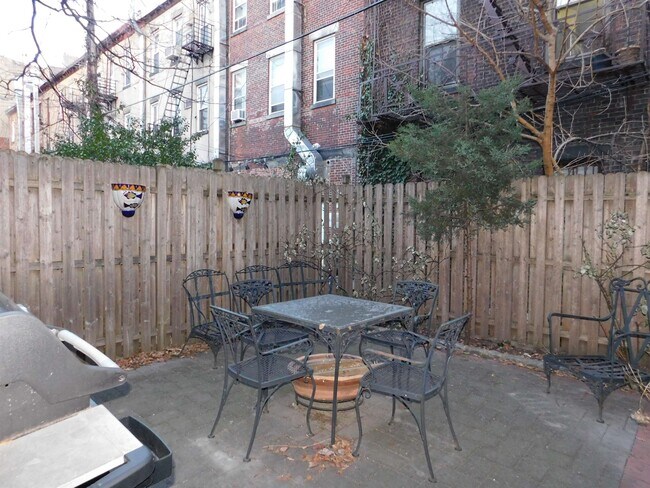 Building Photo - 1113 Bloomfield St