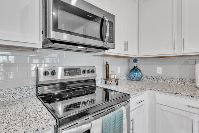 Building Photo - Legato Lakes