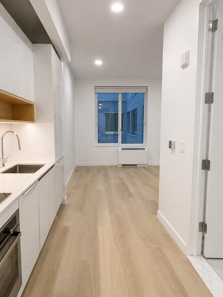 Building Photo - 25 Water St