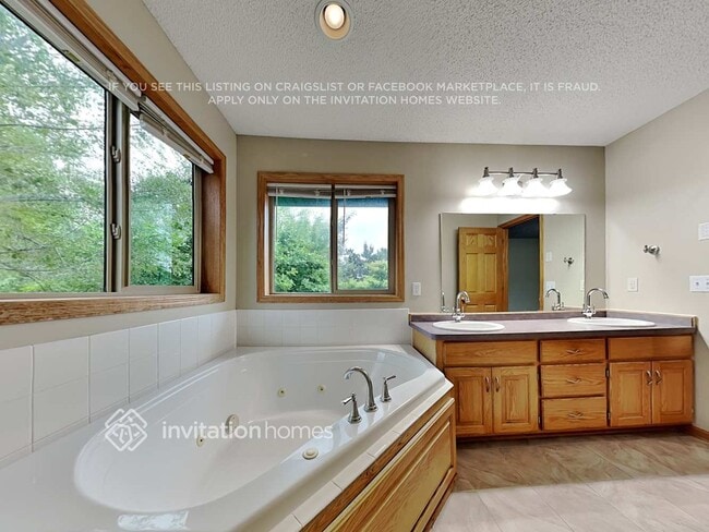 Building Photo - 5043 Ladyslipper Ave N