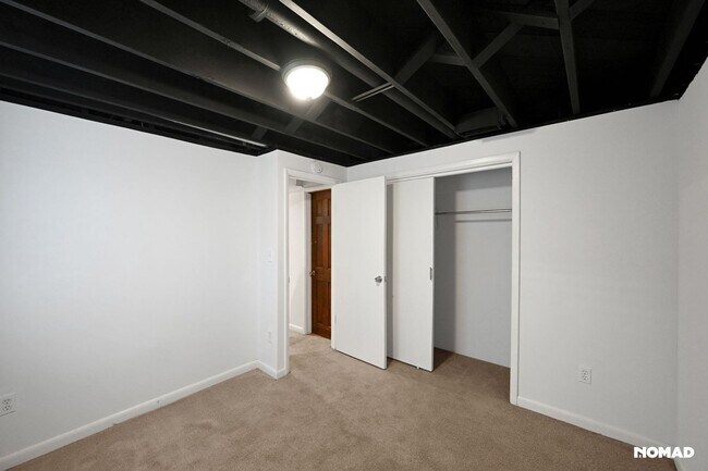 Building Photo - Spacious 4BR House in Denver