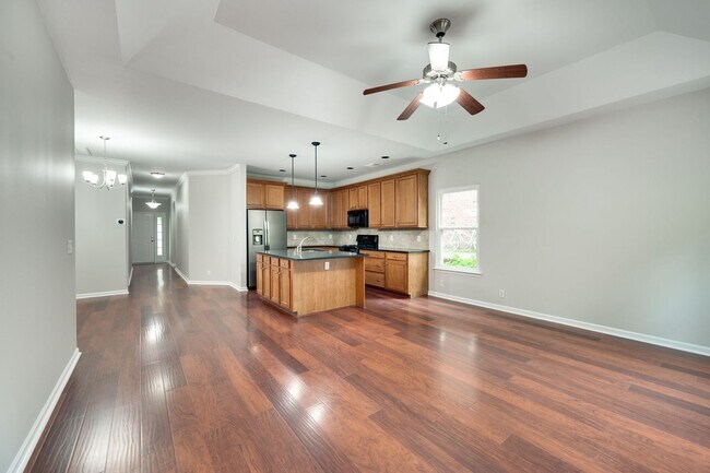 Building Photo - 902 Catlow Ct