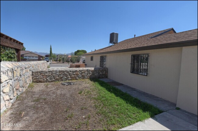 Building Photo - 129 Torrey Pines Dr