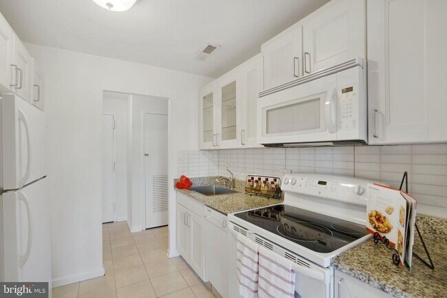 Building Photo - 3101 S Manchester St