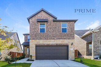 Building Photo - Large New Build in Pflugerville!