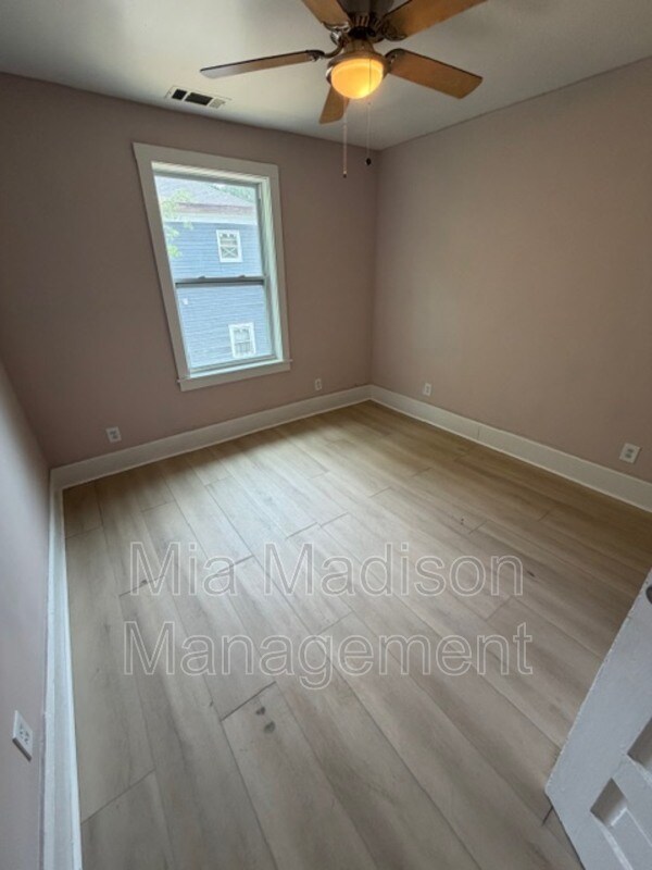 Building Photo - 513 W 35th St