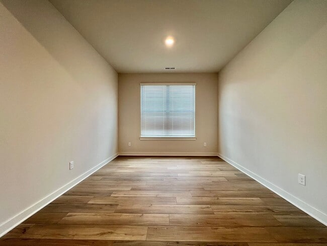 Building Photo - 5 Bed, 3.5 Bath Home w/ 2 Car Garage in Harvest Point