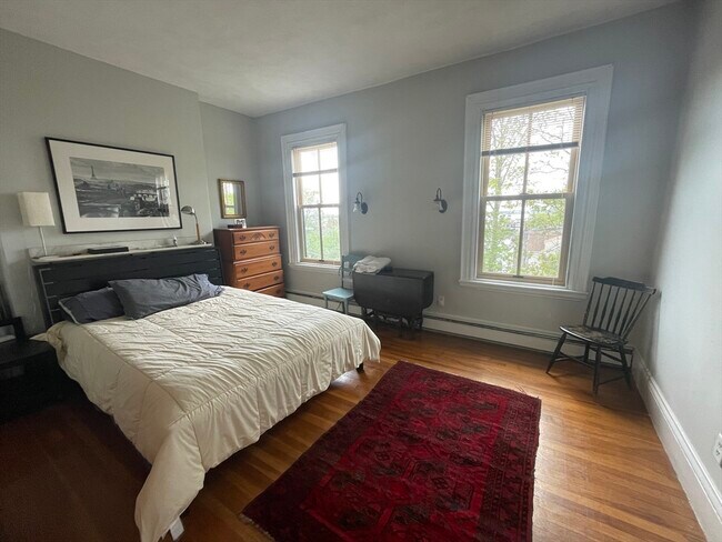 Building Photo - 811 E Broadway