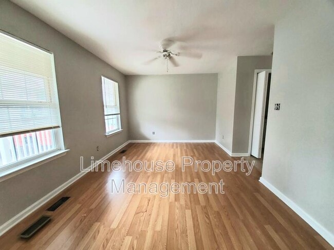 Building Photo - 420 W 30th St