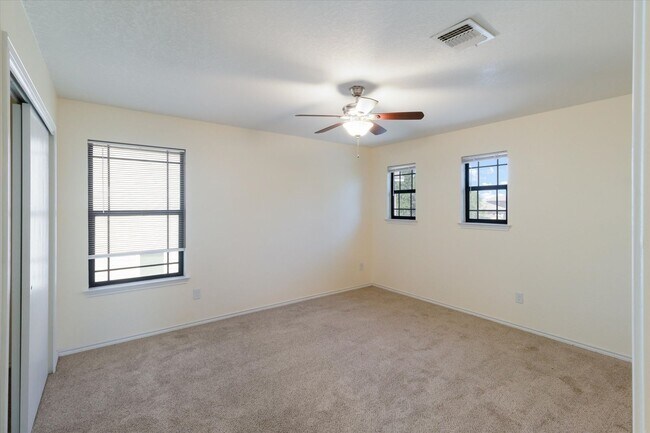 Building Photo - *FIRST MONTH FREE, IF MOVED IN BY 12/31/25*