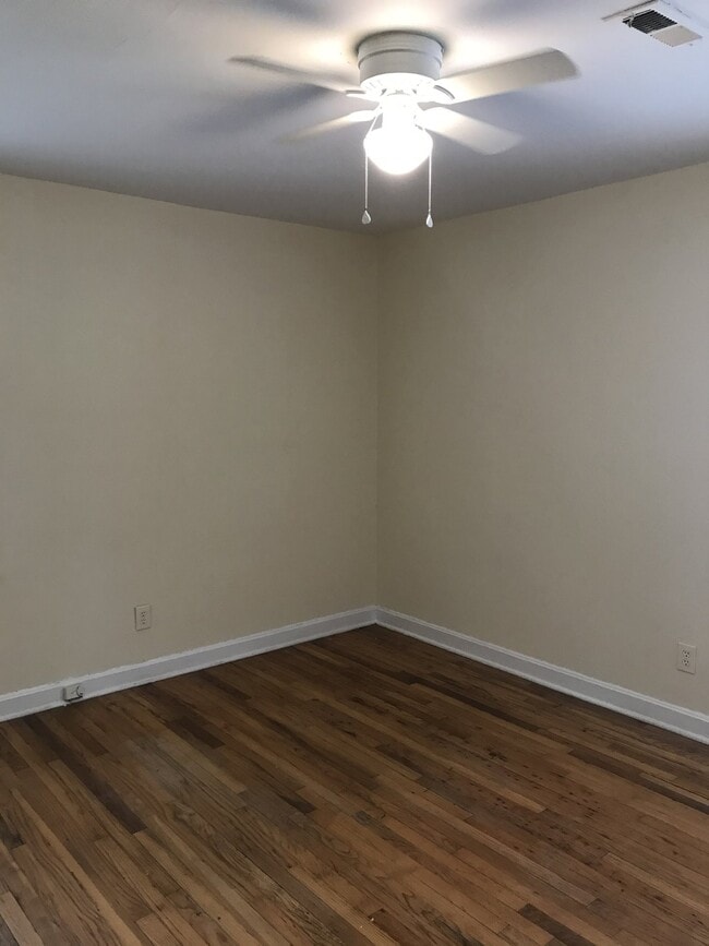 Building Photo - 10 Averill St