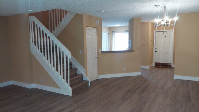 Building Photo - 4718 SW 13th Ct