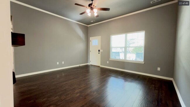 Building Photo - 18 Primrose Ln