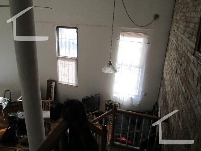 Building Photo - Nice 2 bed in South End