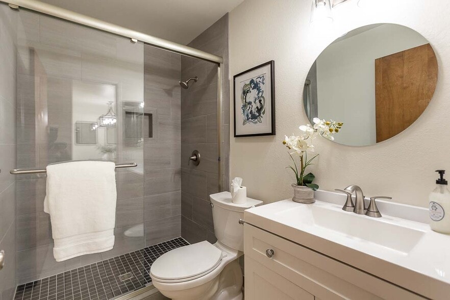 Building Photo - 680 Chorro St