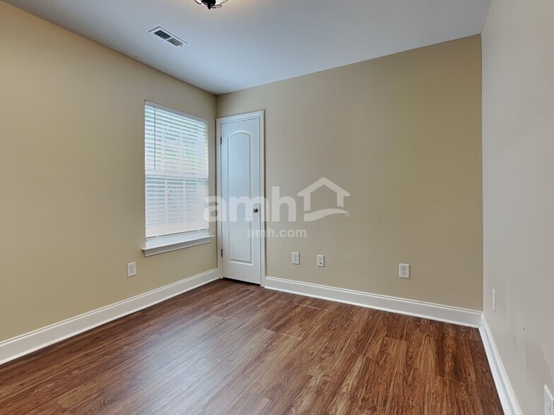 Building Photo - 10916 Parkgate Ln