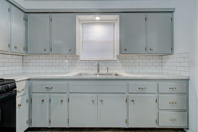 Building Photo - 503 Meadow Lake Dr