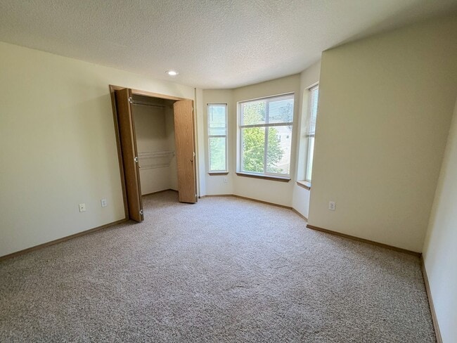 Building Photo - 4854-4866 SW 150th Pl