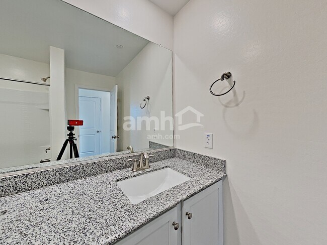 Building Photo - 12502 N 60th Ave