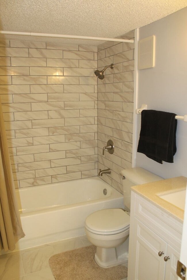 Building Photo - Gorgeous one bedroom unit with balcony