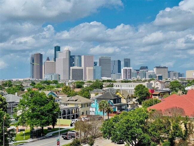 Building Photo - 1329 Hyde Park Blvd