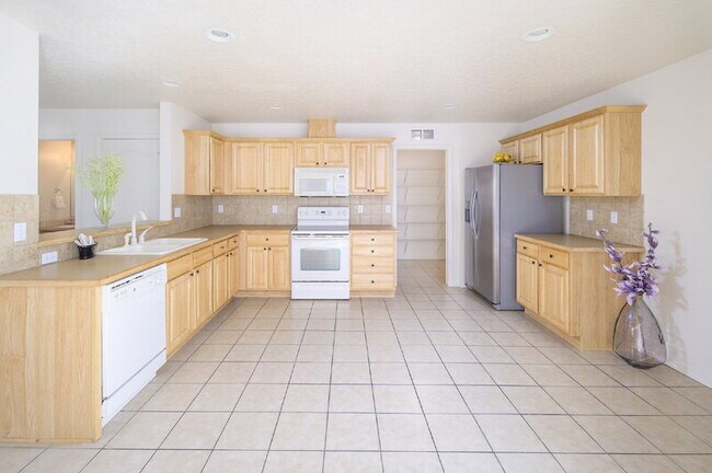 Building Photo - 6561 S Covewood Way