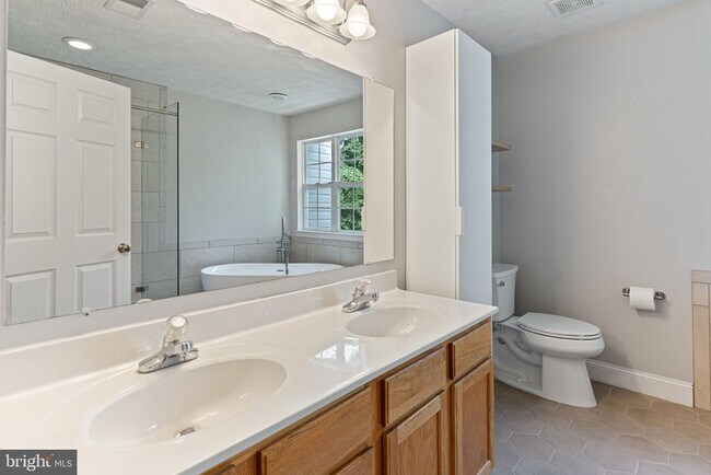 Building Photo - 8212 Silverton Ct
