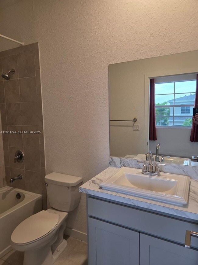 Building Photo - 540 NE 5th Terrace