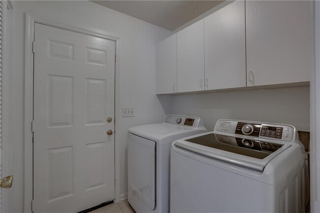 Building Photo - 4201 E Meadow Dr