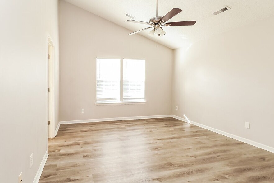 Building Photo - 3044 Hawick Commons Dr