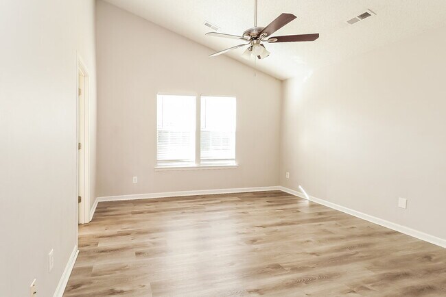 Building Photo - 3044 Hawick Commons Dr