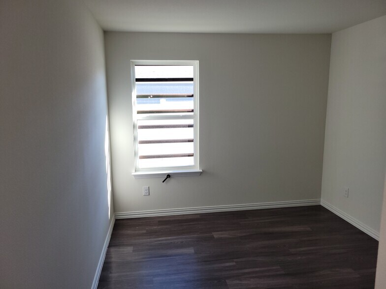 Second Bedroom - 5113 Avenue G