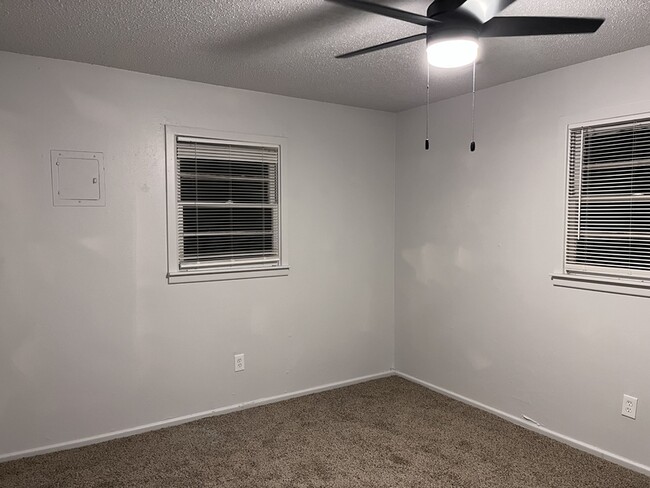 Building Photo - 707 47th St