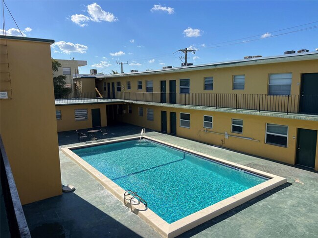 Building Photo - 1975 NE 135th St