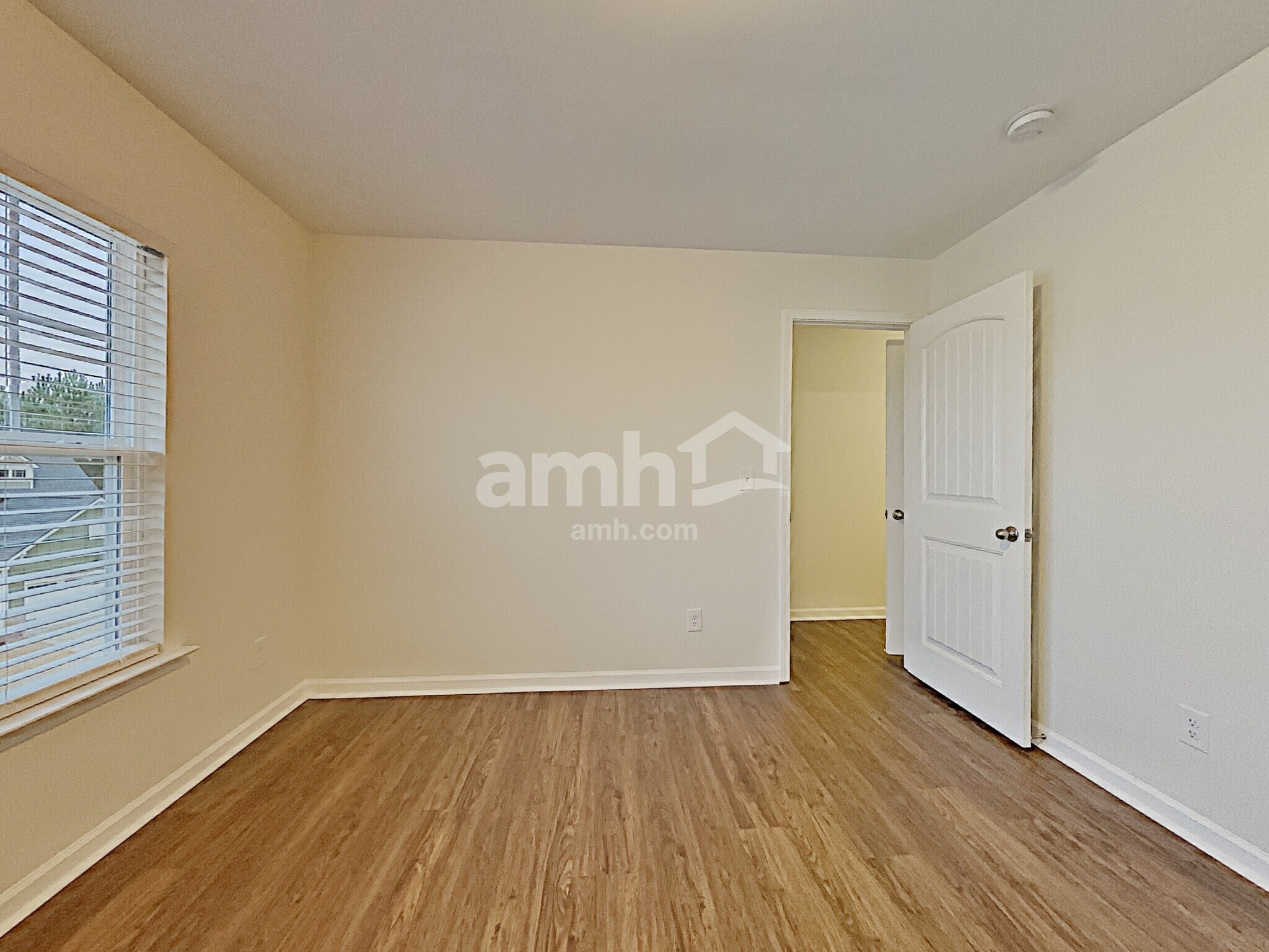 Building Photo - 323 Stoney Hollow Rd