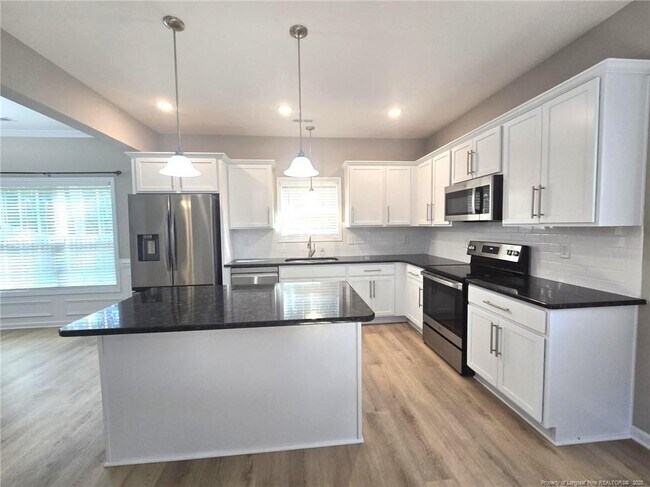 Building Photo - 7018 Summerlin Dr