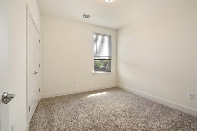 Building Photo - 11202 Gadsen Ln