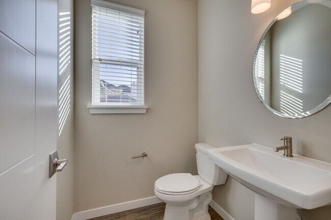 Building Photo - Stunning 4-Bedroom Home in Otani Gardens –...