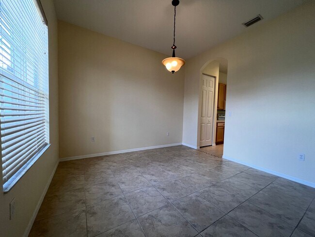 Building Photo - 3 BEDROOM, 2 BATH HOME IN THE GATED COMMUNITY OF LAKE FOREST