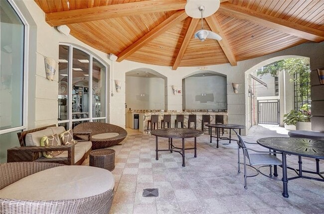 Building Photo - 2633 NE 14th Ave