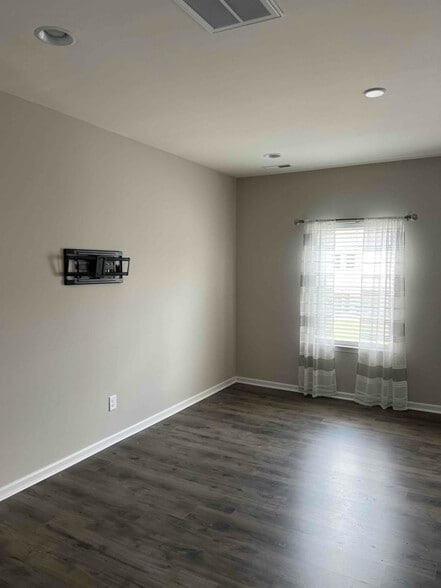 Building Photo - 13333 Porter Creek Rd