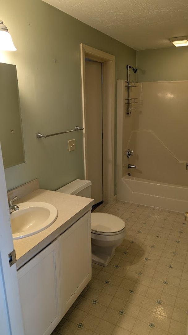 Building Photo - ***Please Respond Directly to the Online Listing, Calls May Not Be Returned***