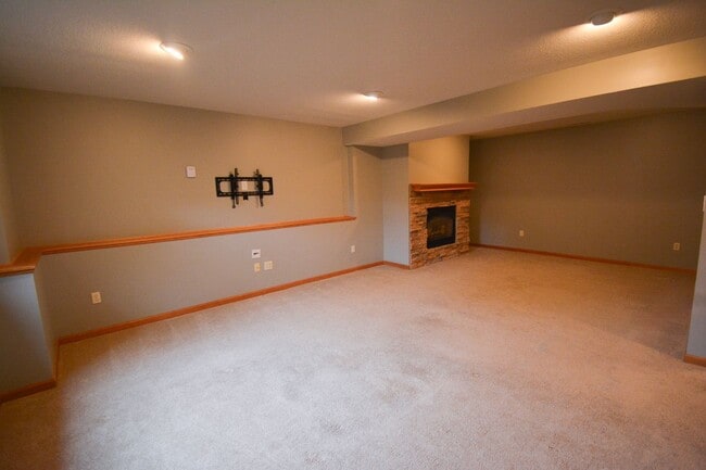 Building Photo - Bamber Ridge 4br home with fenced yard!