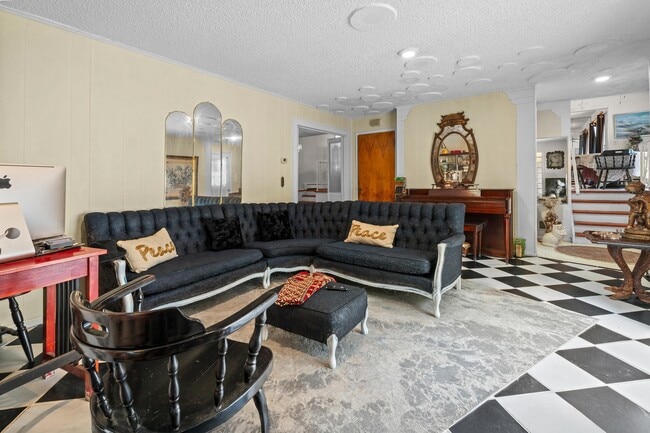 Building Photo - 27 Squire Ct