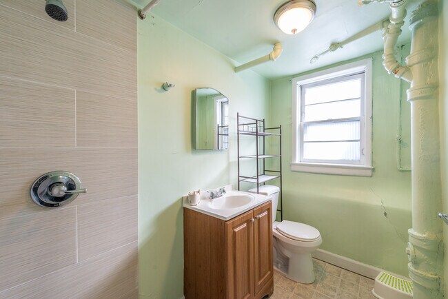 Building Photo - 18 Devon Dr