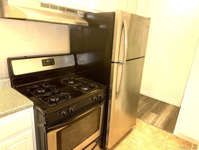Primary Photo - 181 Pearsall Dr