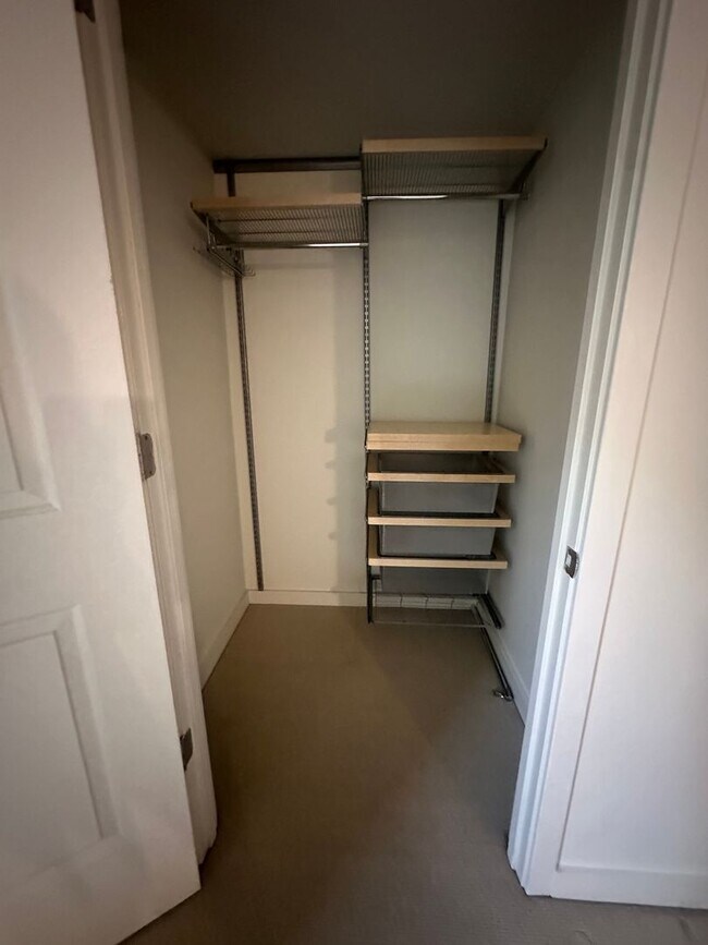 Building Photo - 1 Bedroom 1 Bath Condo Near Capitol Hill