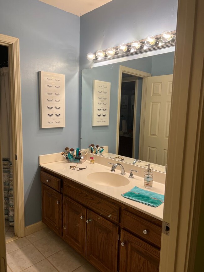 Building Photo - Charming Condo for Rent in River Plantatio...